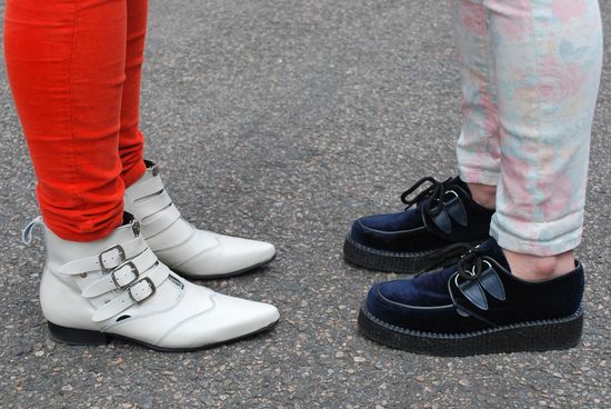 Parlez-Vous English? Watch Fránçois & The Atlas Mountains' 'City Kiss' Music Video!