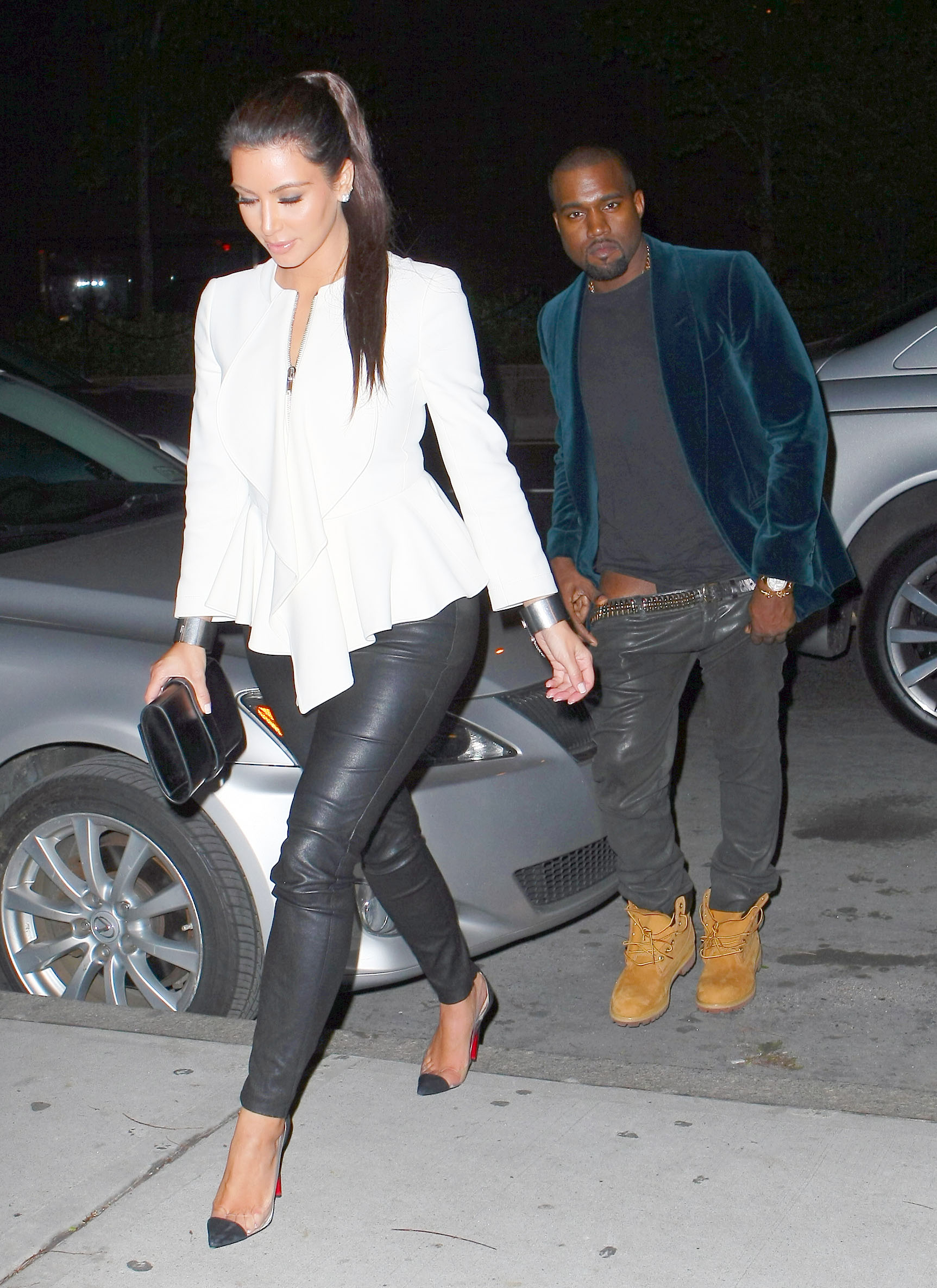 Kim Kardashian and Kanye West Arrive at Kanye's Apartment After Dinner