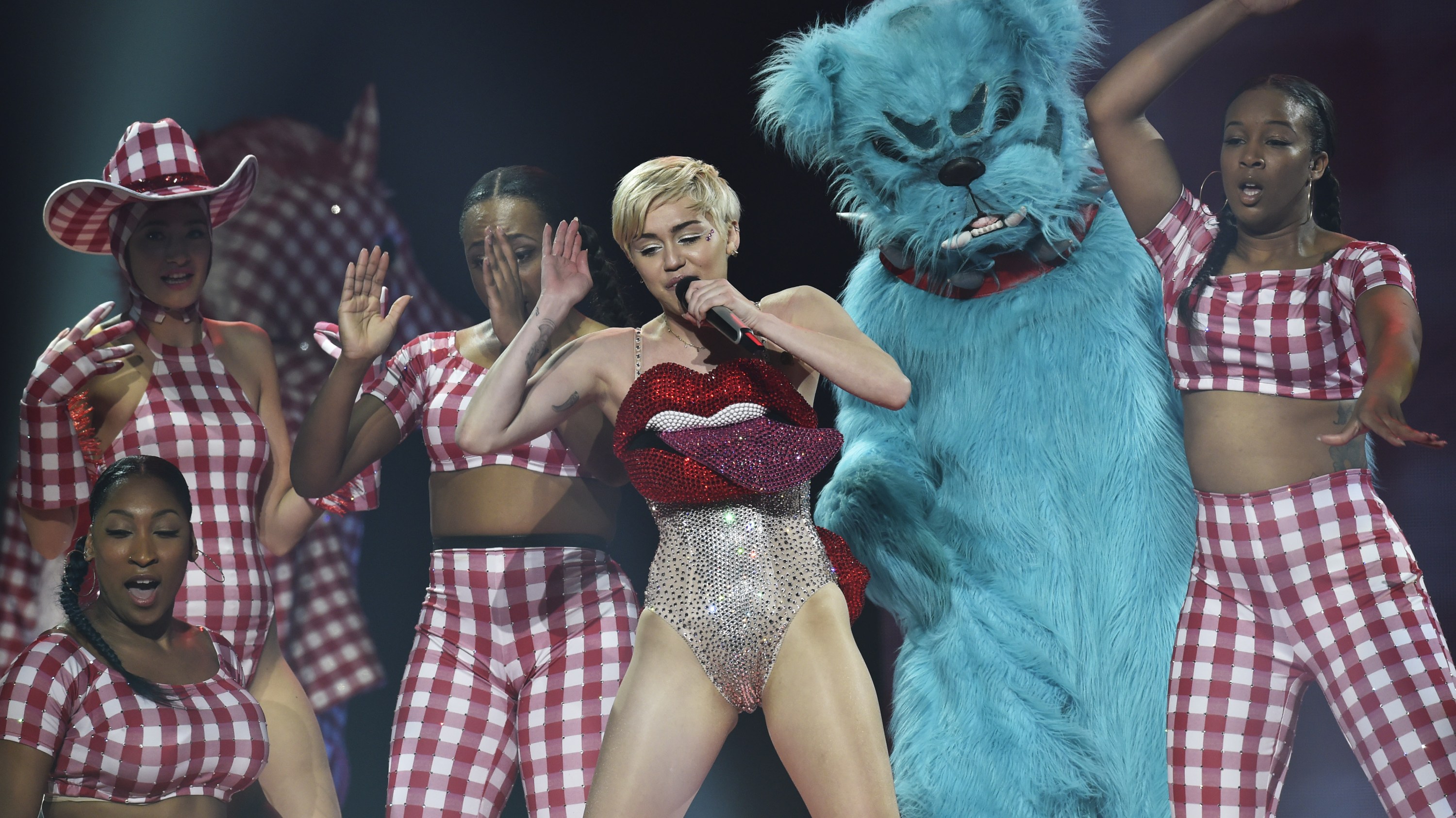 Miley Cyrus bangerz nbc