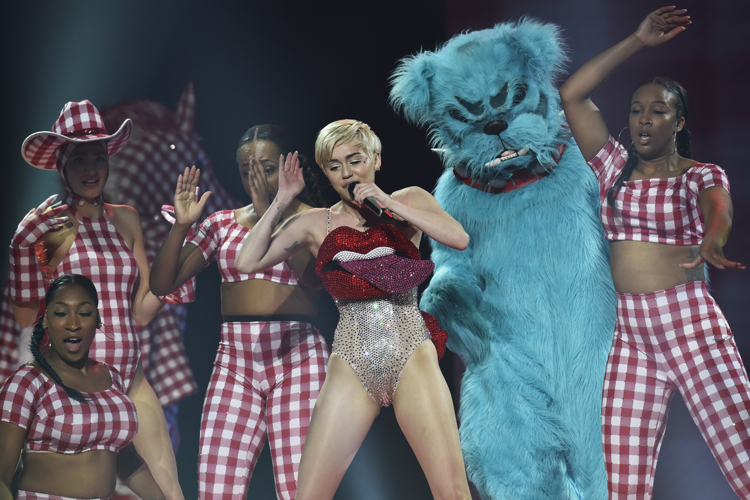 Miley Cyrus bangerz nbc