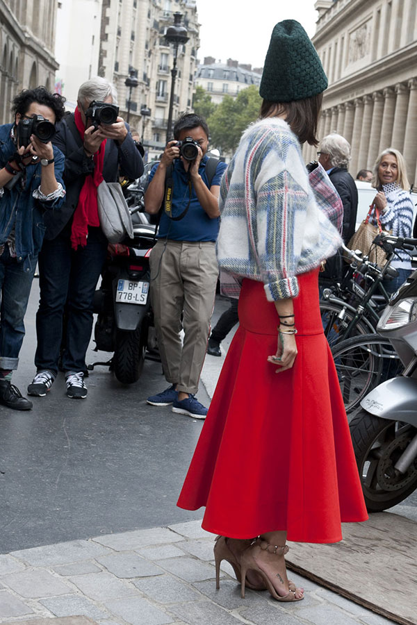 Winter Fashion Tips for Longer Legs: Highwaisted Skirt & Cropped Sweaters