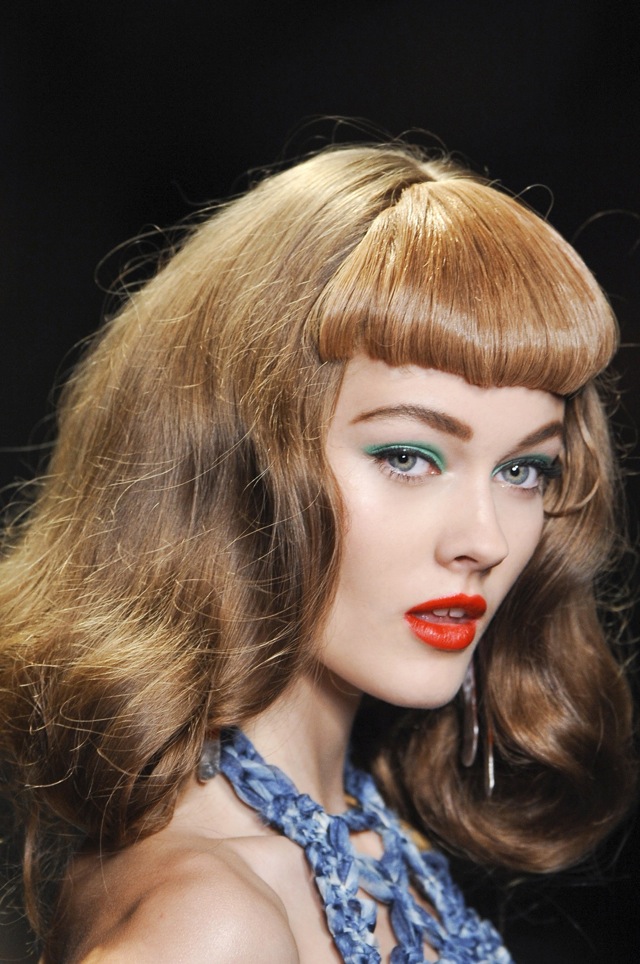 Beauty Banter: How Can I Wear Bright Shadow?