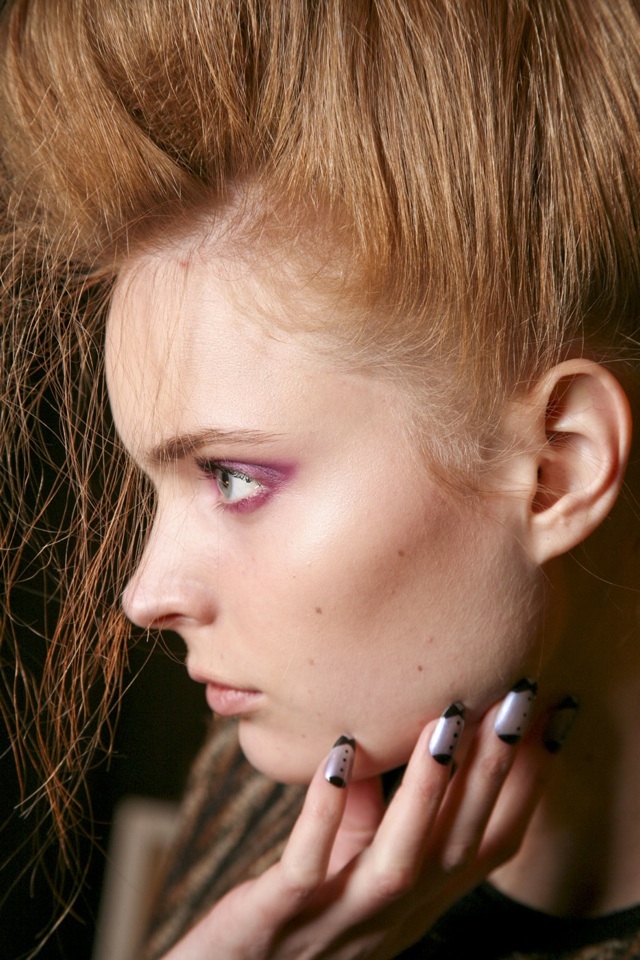 Model Hannah Holman Dishes On Daisy Eau So Fresh