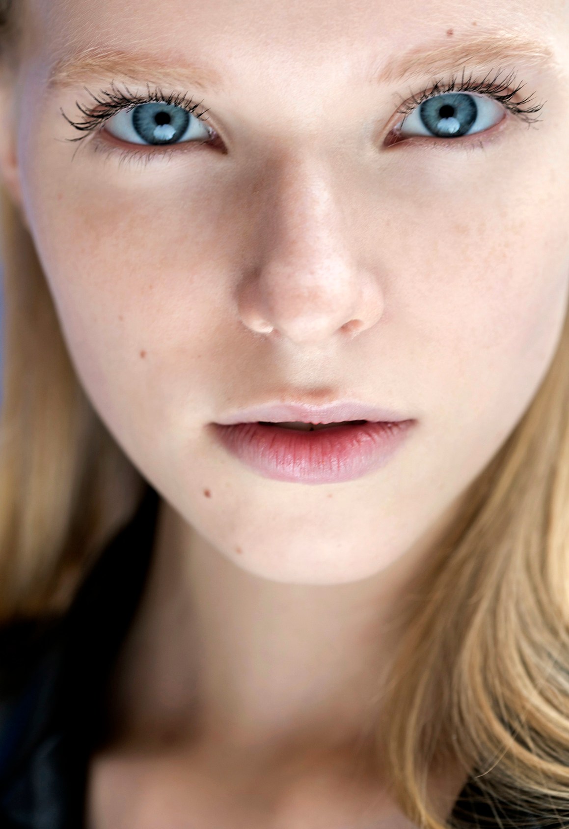 4 Tricks to Make Close Set Eyes Appear Wider