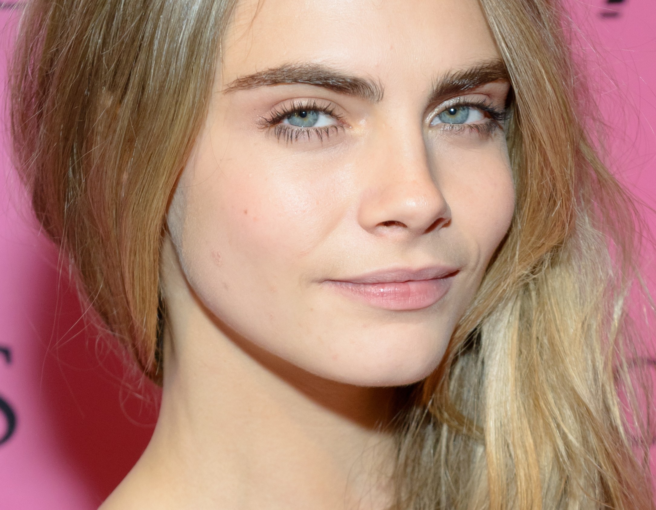 How to Shape Your Eyebrows