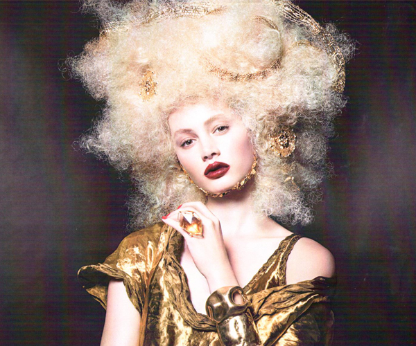 Elizabeth Banks' Red Carpet Style: Nicole and Wendi Ferreira