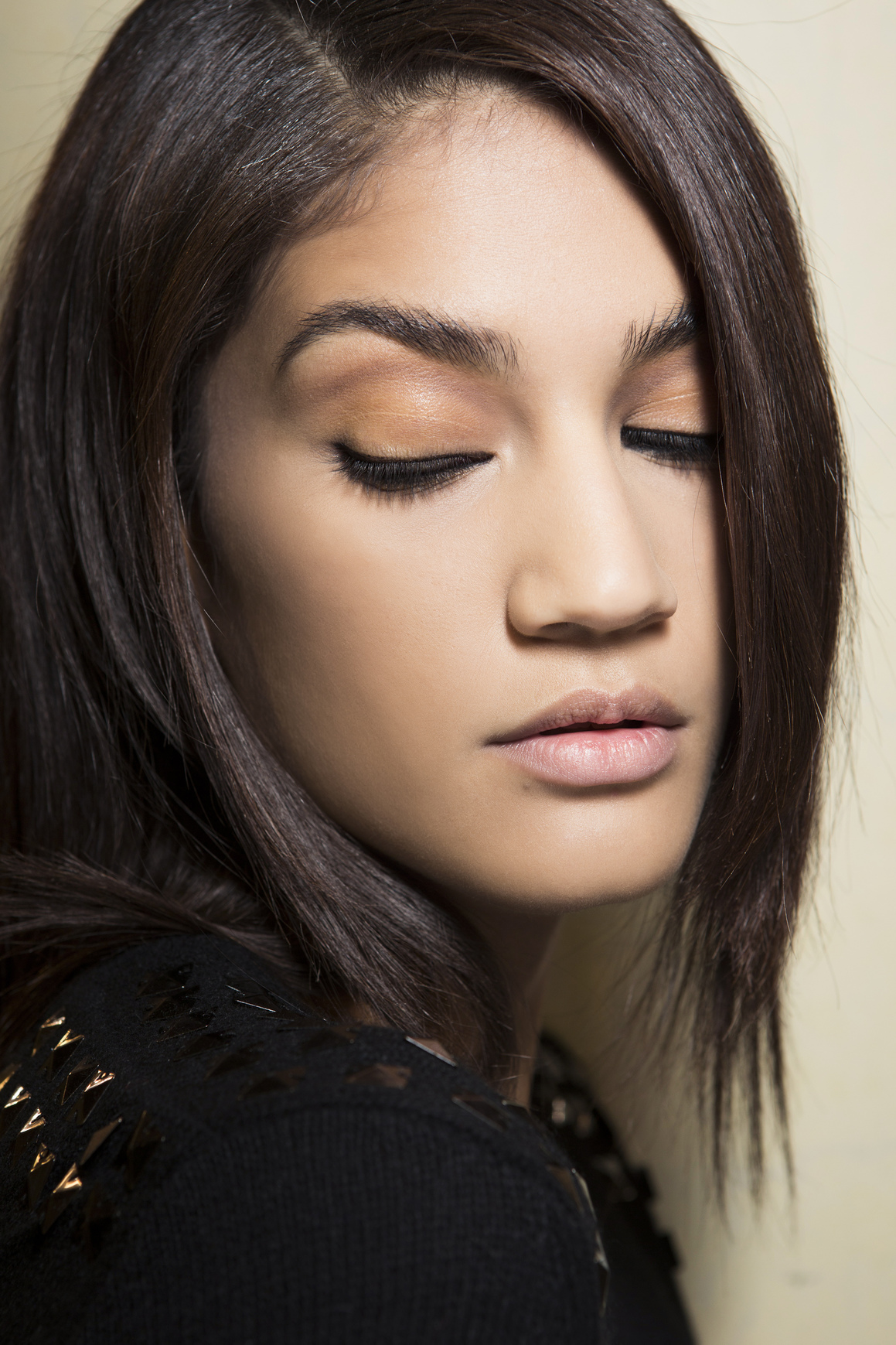 How to Banish Embarrassing Peach Fuzz