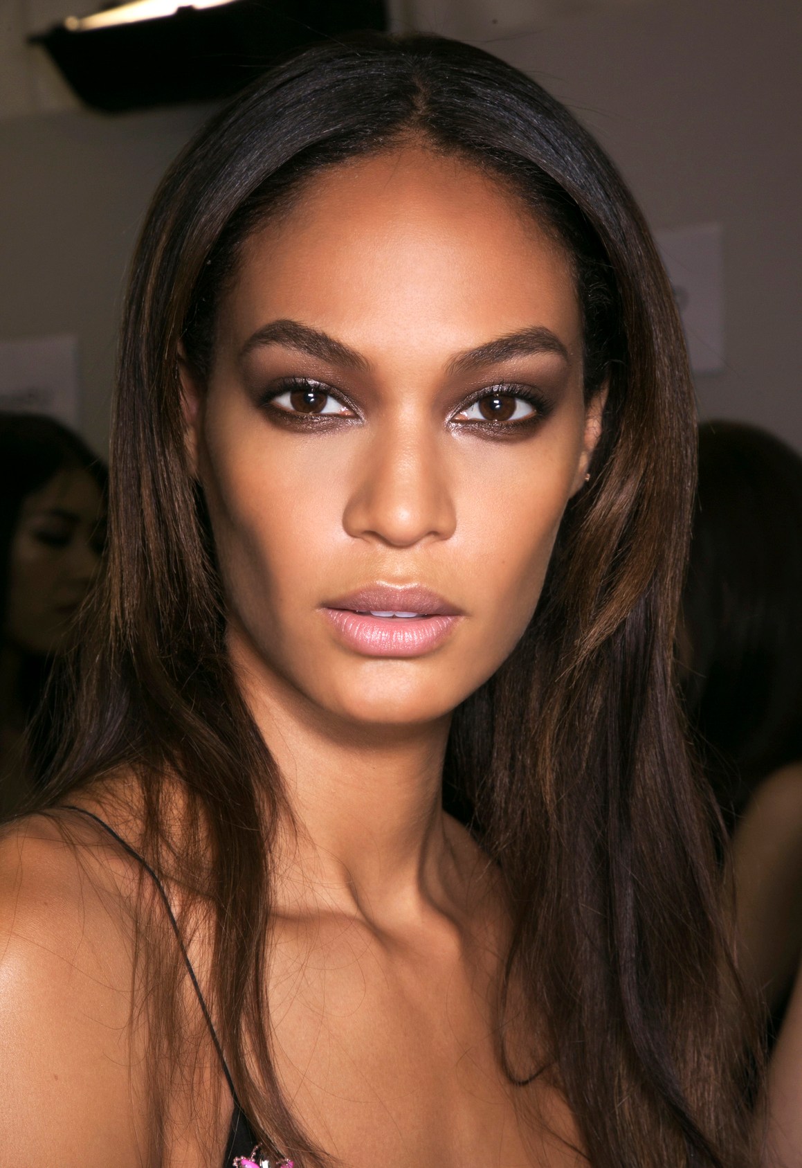 How to Create a Smokey Eye Makeup Look for Summer