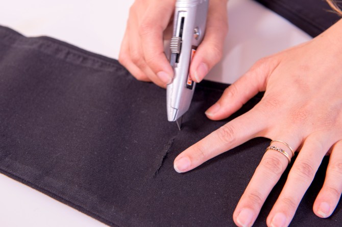how to rip jeans at the knee