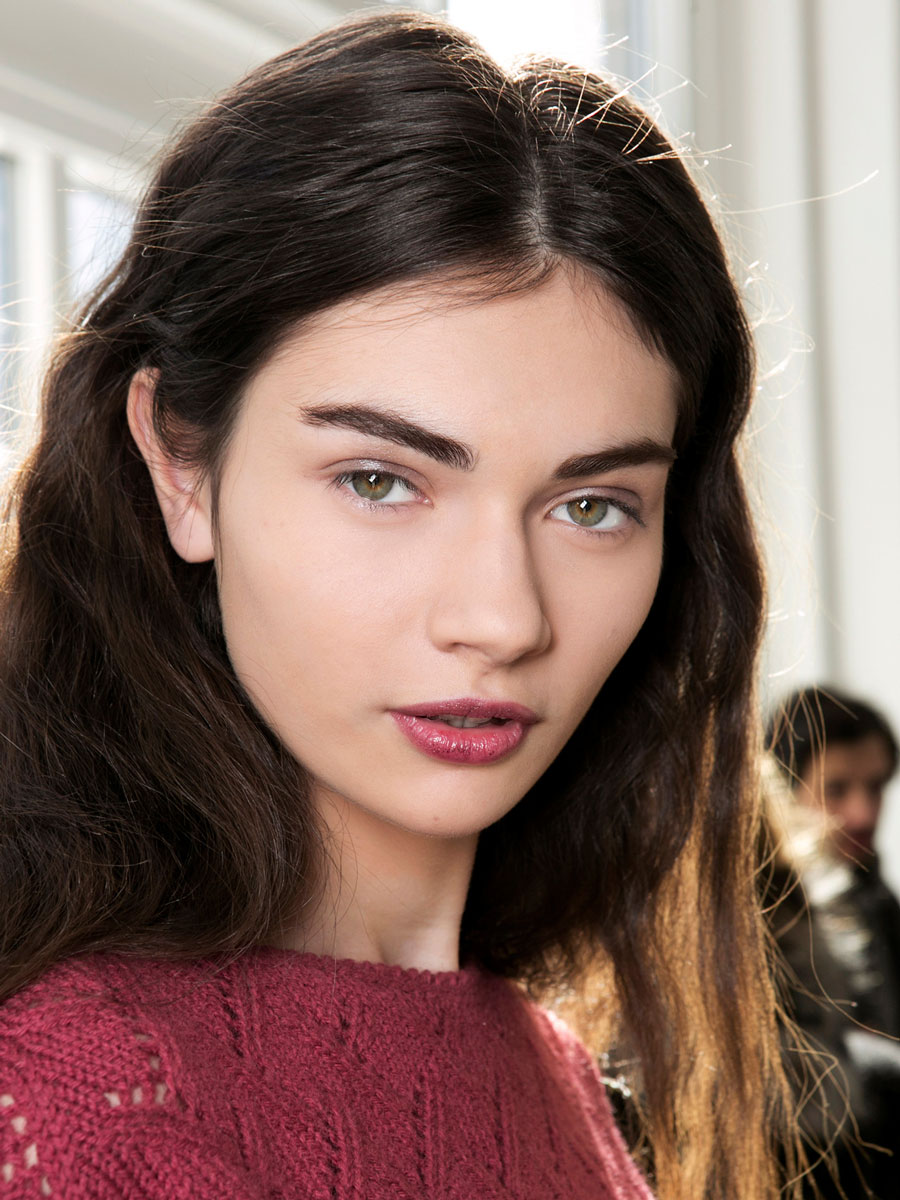 Model with thick brown hair