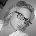 5 Niacinamide Skincare Benefits for Acne, Hyperpigmentation & Dry Skin