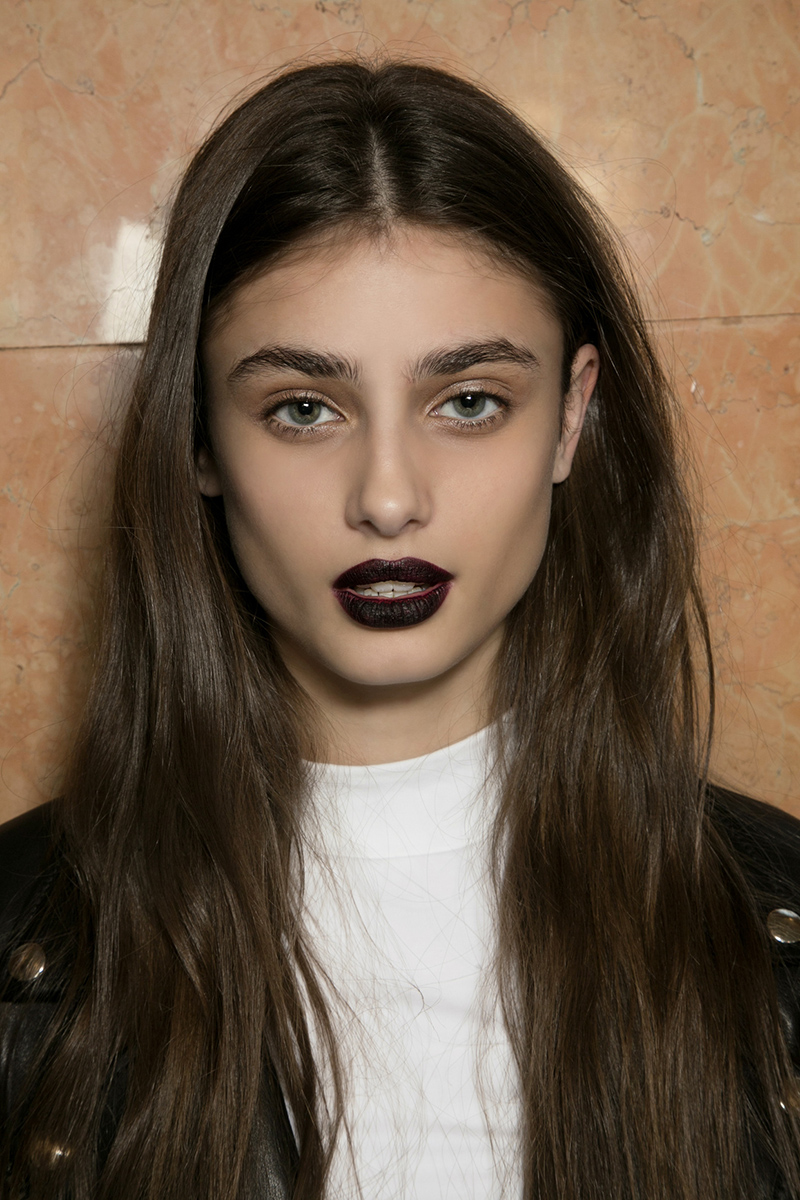 Dark-red-lipstick-goth-makeup