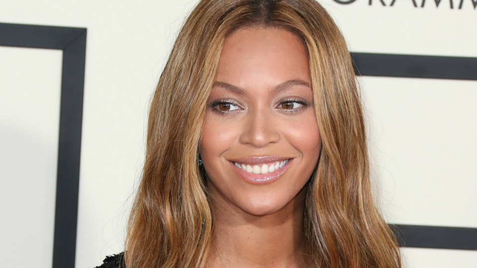 Drake Admits He's Always 'Been in Love' with Rihanna at the VMAs