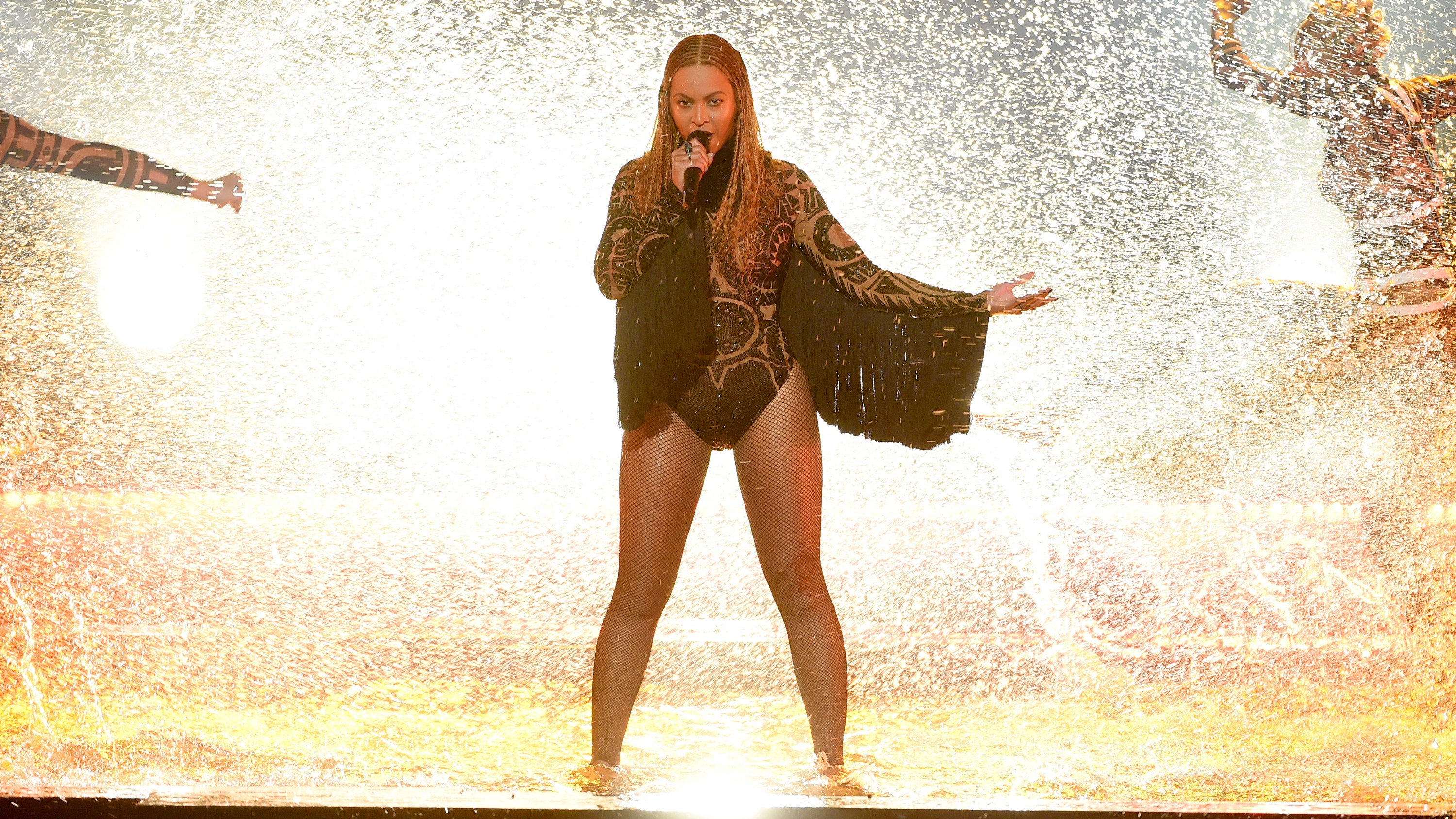 Ariel Winter's Most Naked Instagram Pics