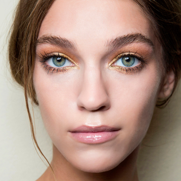 Easy Makeup Tricks You Can Do With Bathroom Essentials