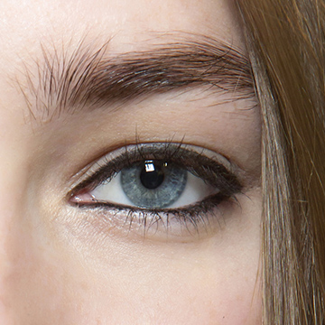 The Right Way to Cover Up Dark Circles