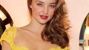 Molly Sims Goes Red (and Reveals the Celeb Inspiration Behind Her New Look)