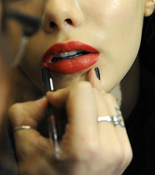 The Best Long-Wearing Makeup Look That Lasts All Day