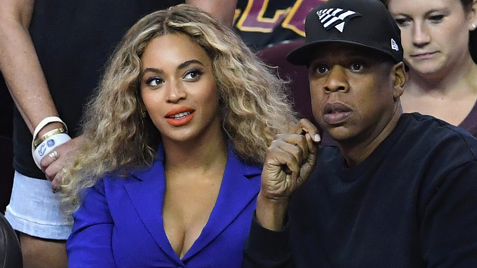 A Photo of Jay Z Acting as Beyoncé's Instagram Husband Is Going Viral