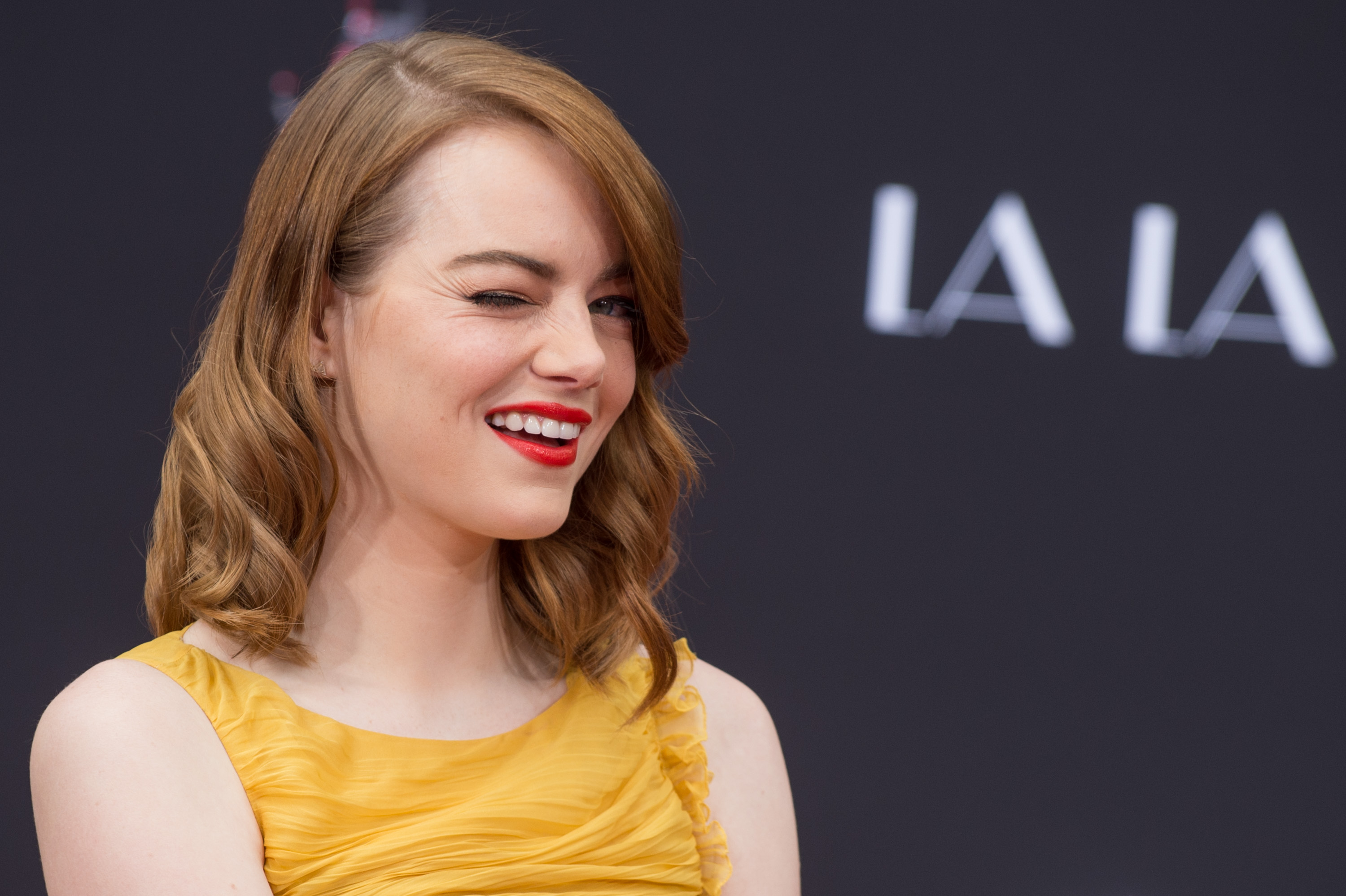Emma Stone Debuts Platinum Blonde Extensions Hair