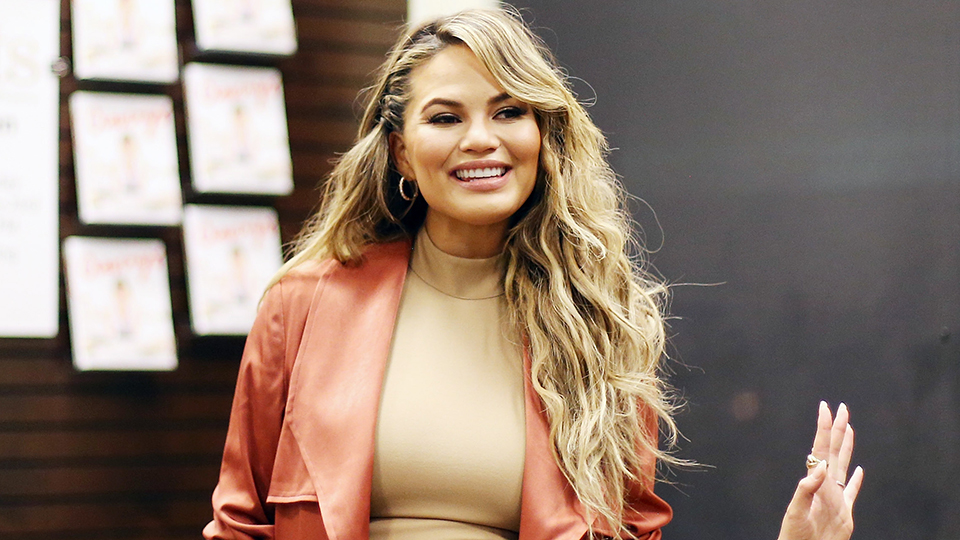 Chrissy Teigen, Kourtney Kardashian Same Swimsuit