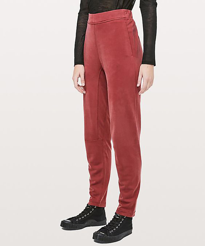 STYLECASTER | What to Wear the Gym When It Starts Getting Seriously Cold Out