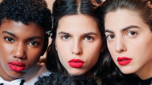 Amy Smart Convinces Us Take 3-Minute Shower