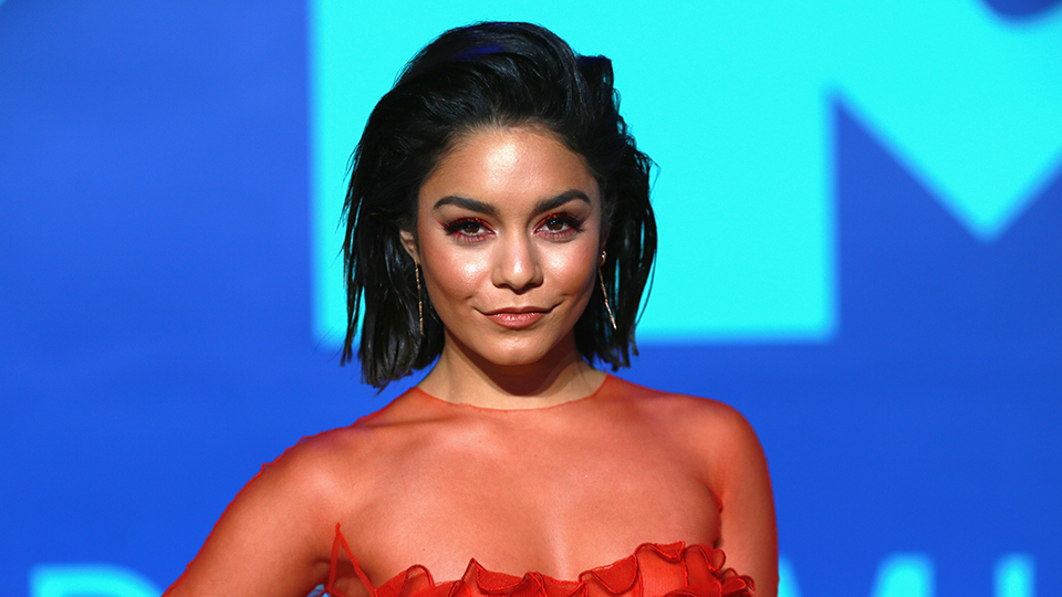 16 of the Most Head-Turning Looks from the 2018 AMAs