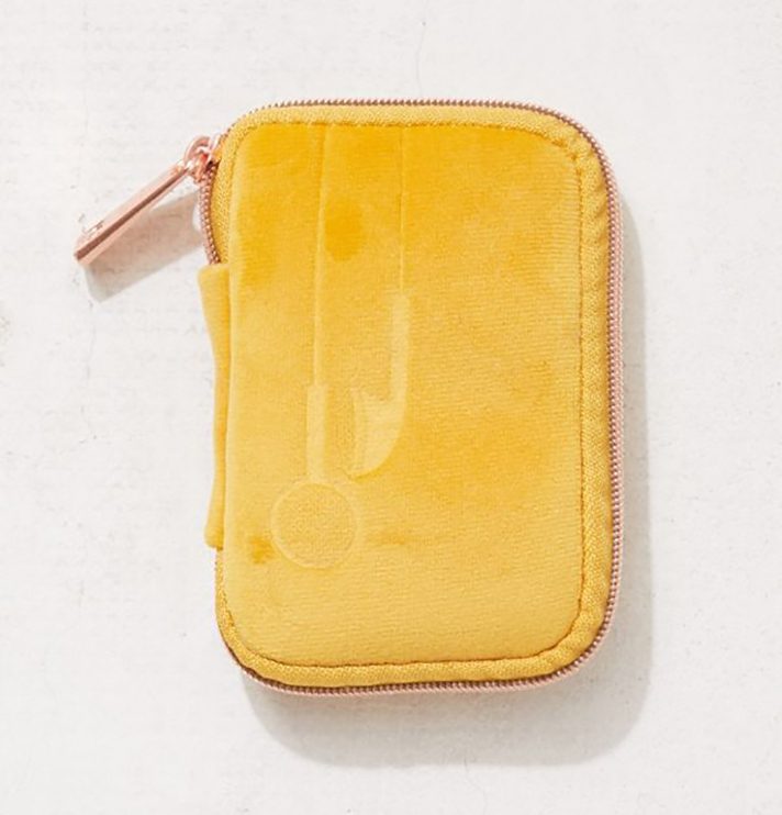 STYLECASTER | 27 Luxe Travel Must-Haves That Promise to Elevate Your Holiday Season