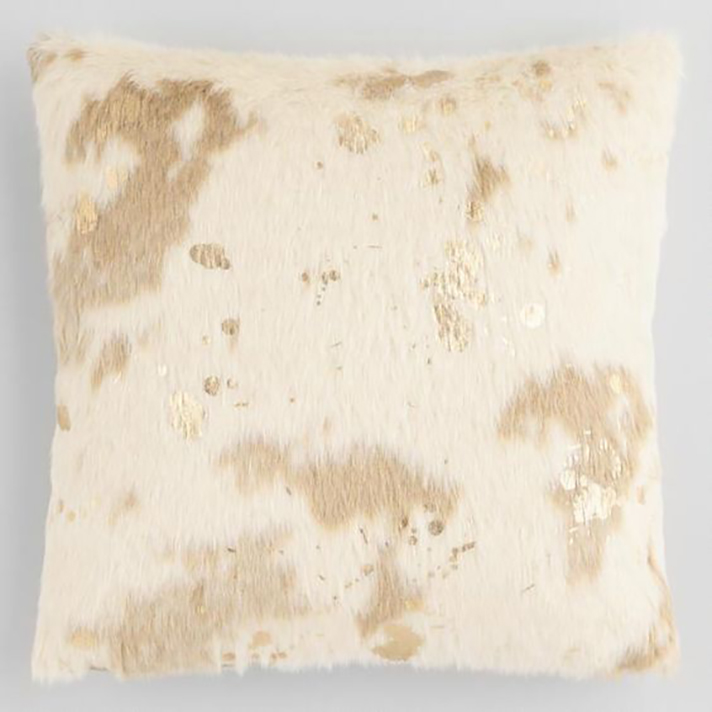 STYLECASTER | Pillows So Fuzzy They're Basically Blankets