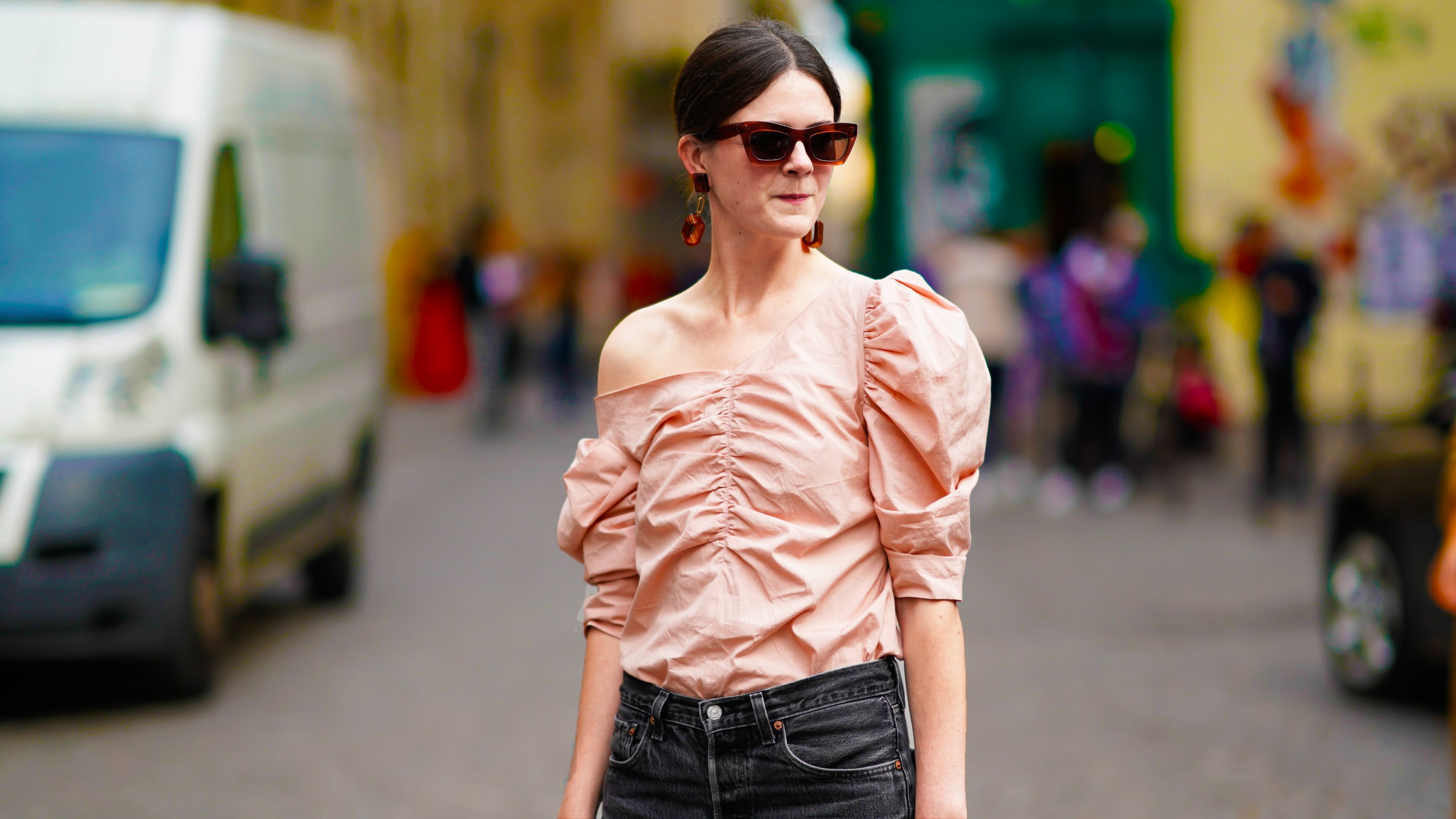 How to Wear the 2019 Ruched Clothes Trend