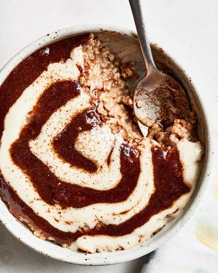 STYLECASTER | 17 Slow-Cooker Breakfasts to Simplify Your Mornings | Cinnamon Roll Oatmeal