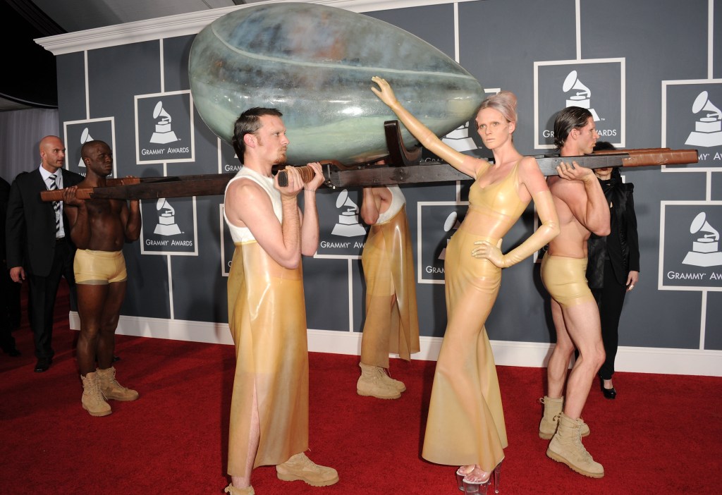 STYLECASTER | Lady Gaga 2011 Grammys