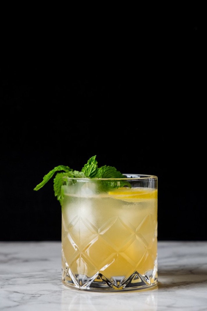STYLECASTER | 17 Easy Ginger Cocktails for Anyone Who Loves Moscow Mules | Whiskey Ginger Smash