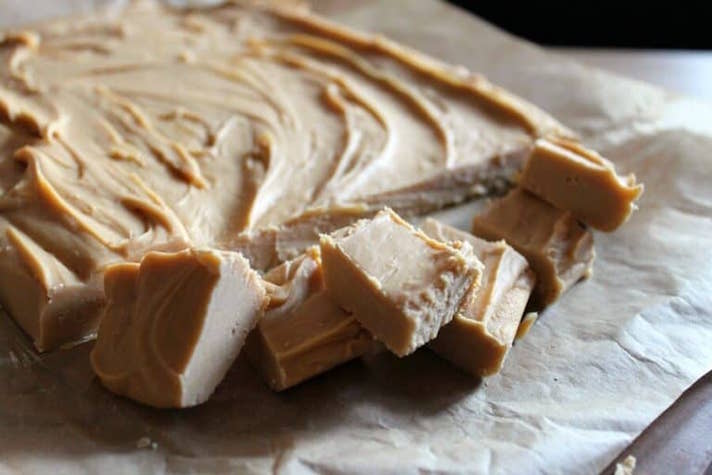 STYLECASTER | 17 Slow-Cooker Recipes to Whip Up During March Madness | Boozy Salted Caramel Fudge