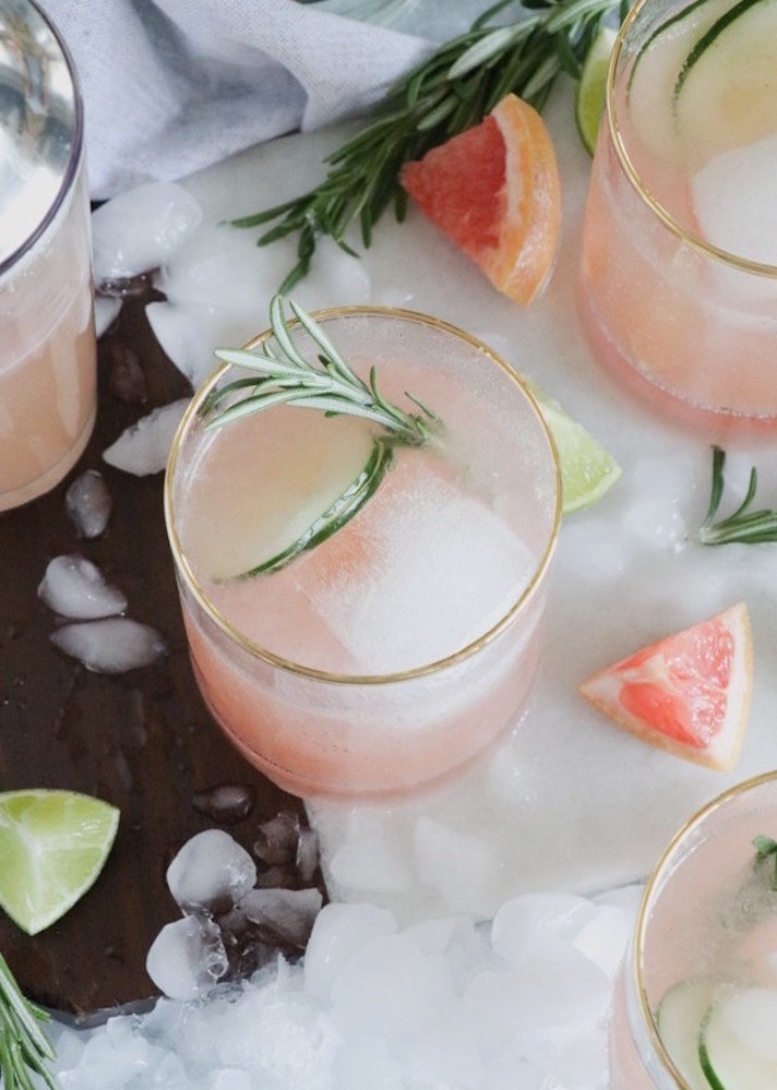 STYLECASTER | 17 Easy Ginger Cocktails for Anyone Who Loves Moscow Mules | Grapefruit Ginger Gin Fizz