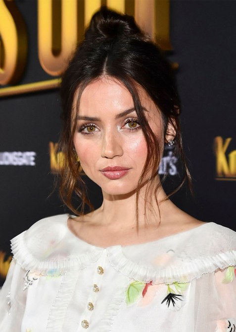 oval-face-hairstyles-ana-de-armas
