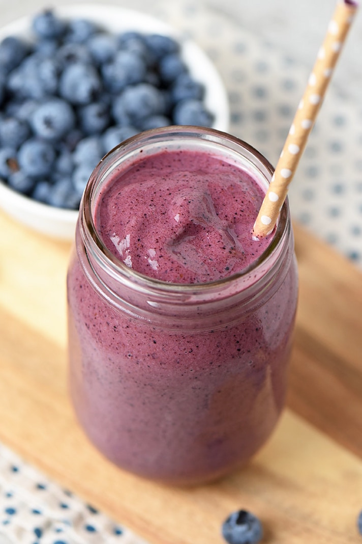 STYLECASTER | 17 High-Protein Smoothies With No Protein Powder | Blueberry Spinach Smoothie