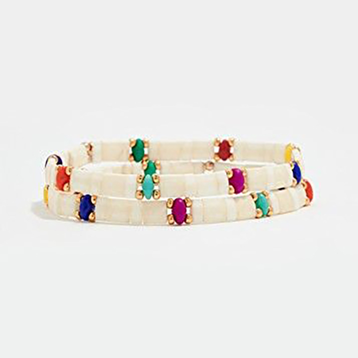 STYLECASTER | Friendship Bracelets Might Be 2019's Most Nostalgic Trend Yet
