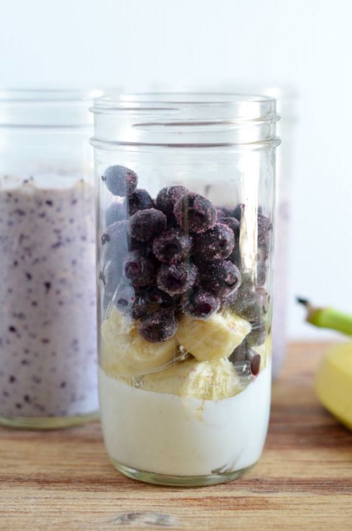 STYLECASTER | 17 High-Protein Smoothies with 5 Ingredients or Less | Blueberry Oatmeal Smoothie