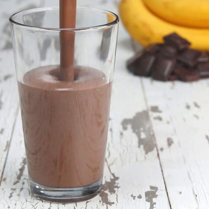 STYLECASTER | 17 High-Protein Chocolate Smoothies That Taste More Like Milkshakes | Dark Chocolate, Banana, and Peanut Butter Smoothie