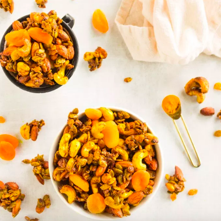 STYLECASTER | 17 Slow-Cooker Snacks That Really Speak To Your PMS Cravings | Curried Trail Mix