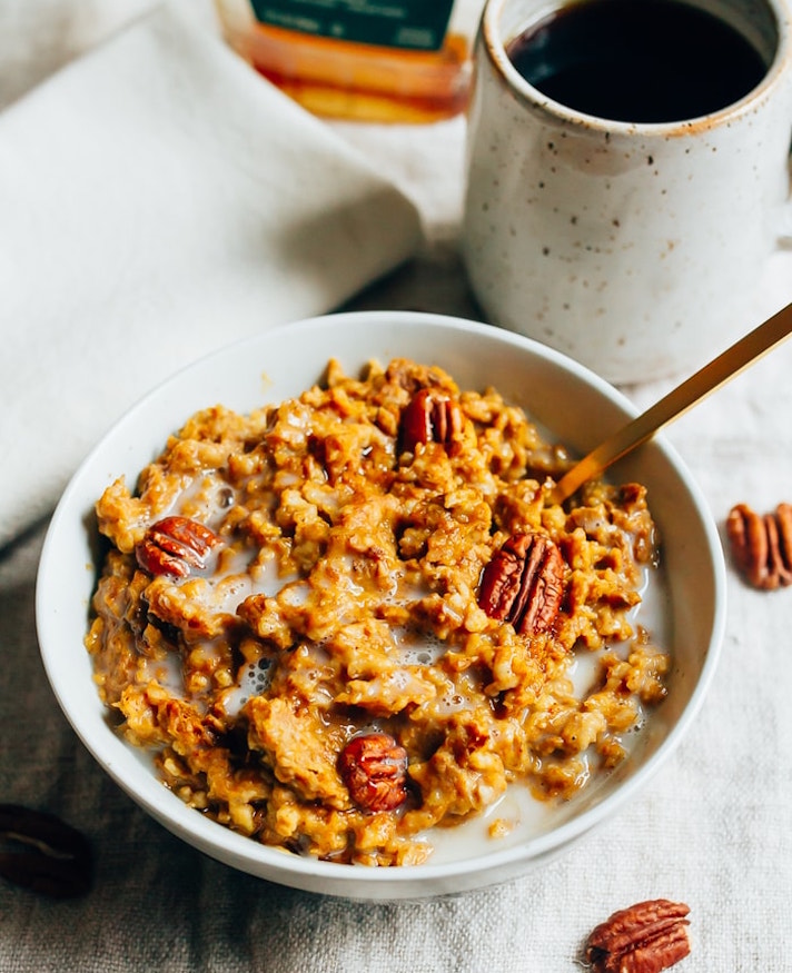 STYLECASTER | 17 Slow-Cooker Brunch Recipes Worth Staying In For | Pumpkin Pie Oatmeal