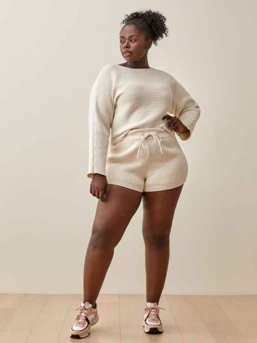 STYLECASTER | Plus Size Sweaters 