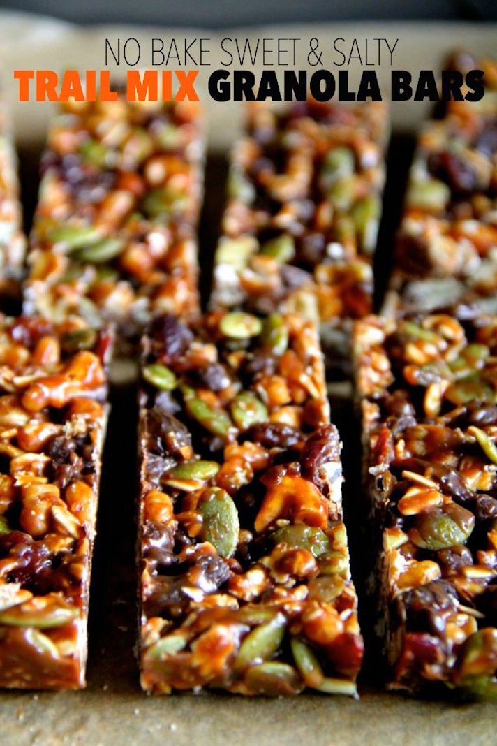 STYLECASTER | 17 Make-Ahead Breakfast Recipes That Make Mornings Much Easier | No-Bake Sweet and Salty Trail Mix Granola Bars