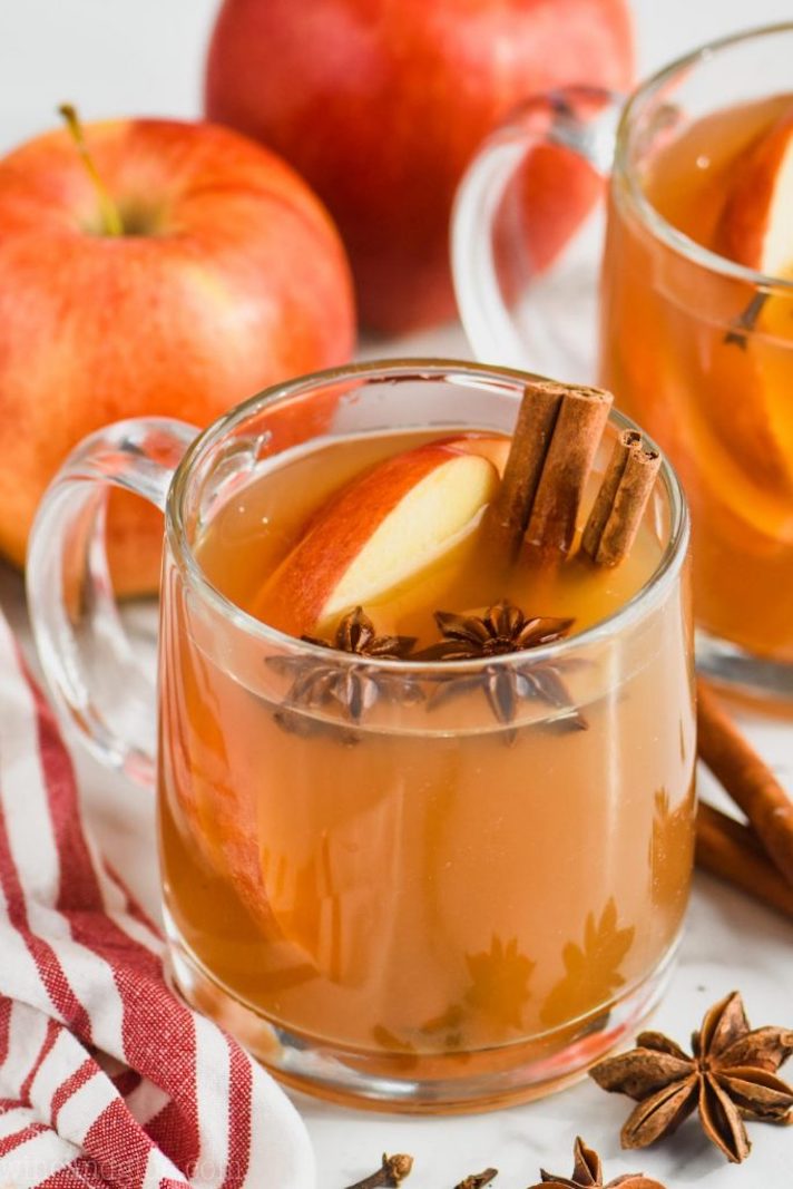 STYLECASTER | 17 Slow-Cooker Cocktails That'll Heat Up a Holiday Party | Spiked Apple Cider