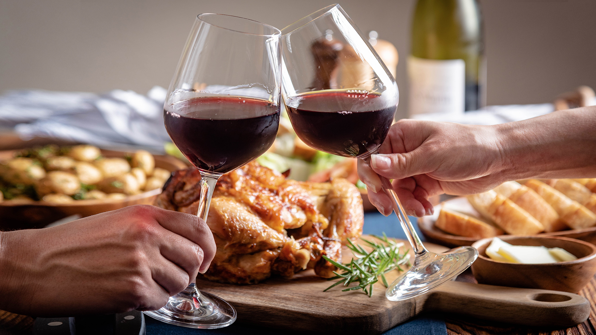 STYLECASTER | How to Throw an Elegant Thanksgiving Feast for $200 or Less