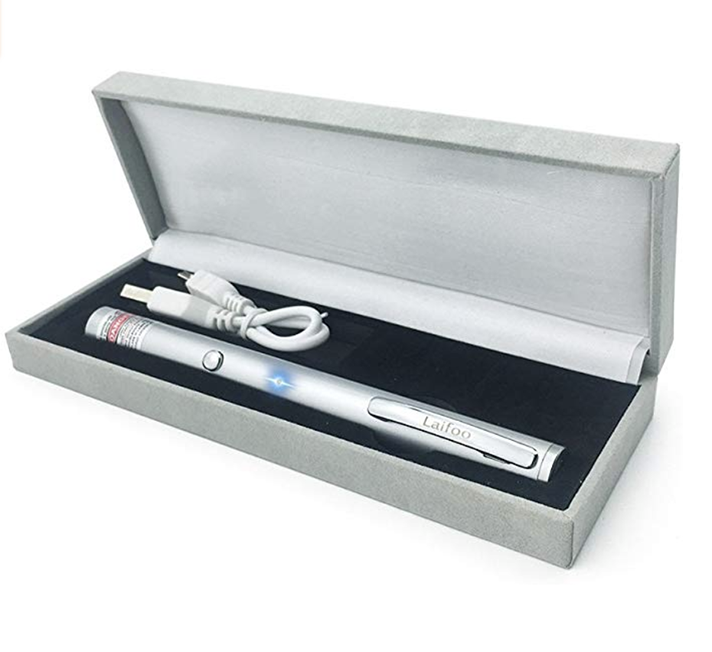 STYLECASTER | 17 Stocking Stuffers for Pets 