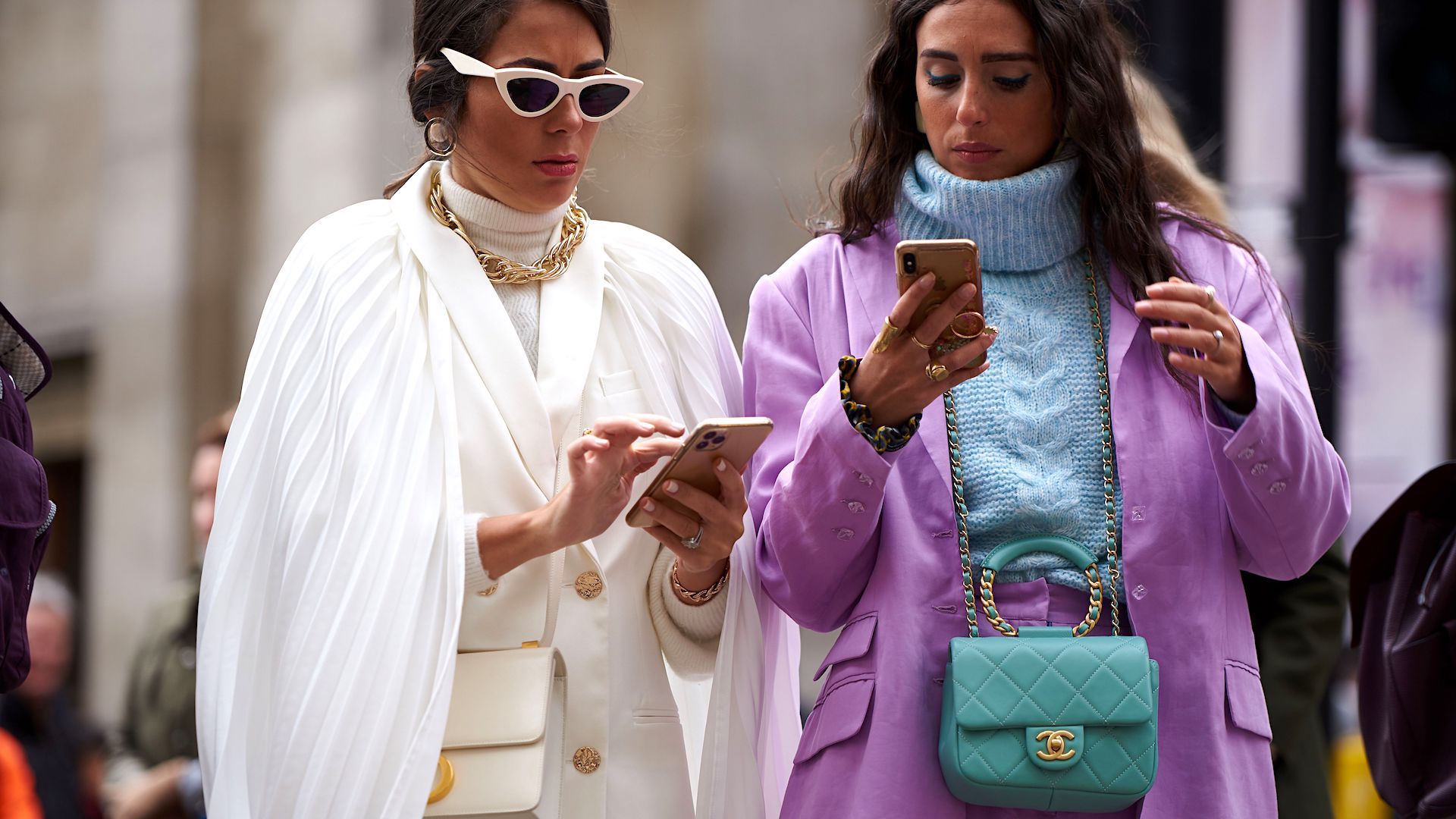 Street Style Girls with Phone