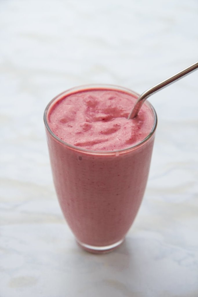 STYLECASTER | energizing smoothie recipes | peanut butter and jelly smoothie